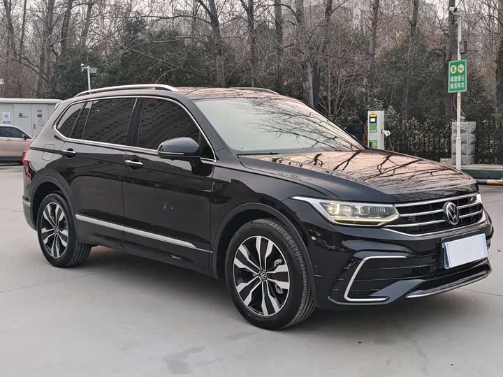 Фото 3 - Volkswagen Tiguan L Pro