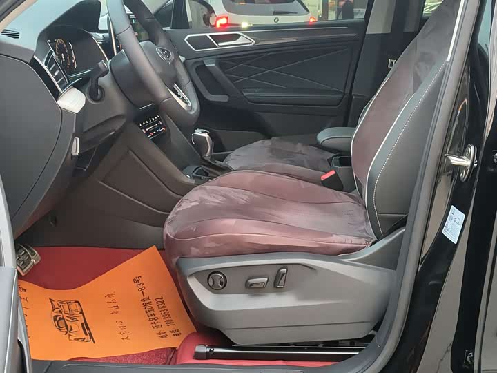 Фото 4 - Volkswagen Tiguan L Pro