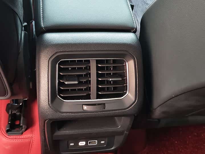 Фото 8 - Volkswagen Tiguan L Pro