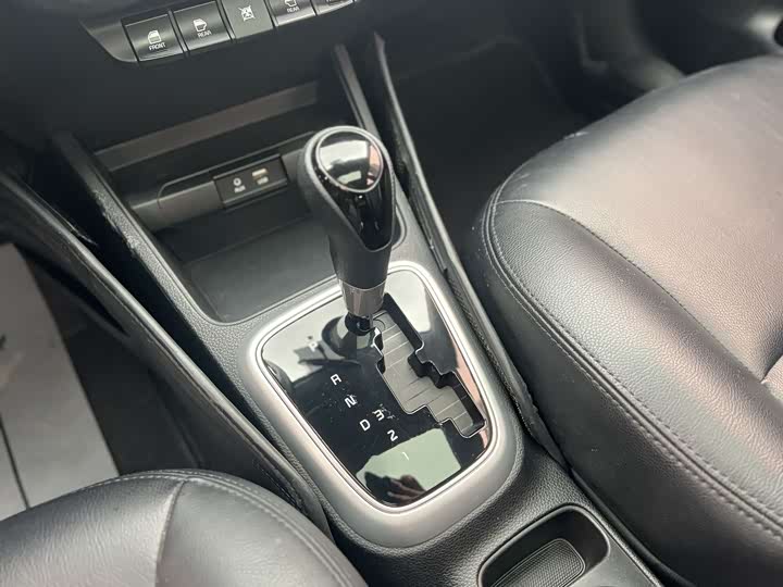 Фото 9 - Kia Pegas