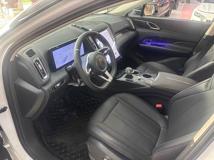 Фото 8 - Hongqi HS3 Hybrid