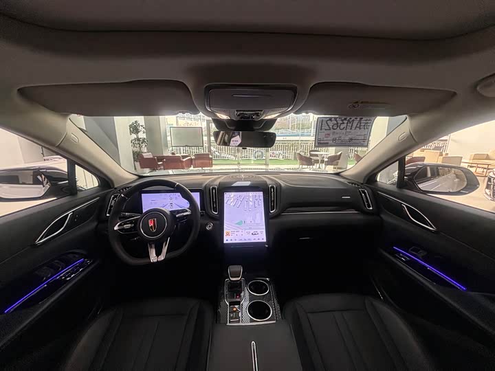 Фото 9 - Hongqi HS3 Hybrid