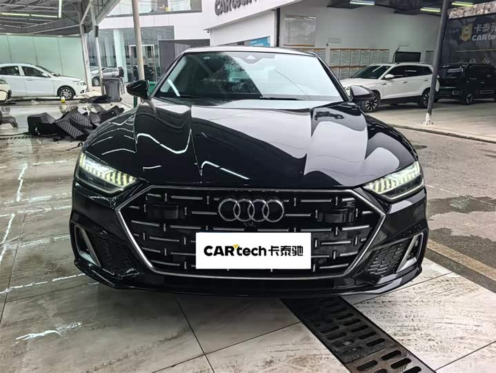 Фото 2 - Audi A7L