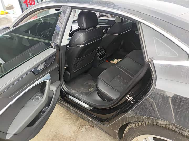 Фото 5 - Audi A7L