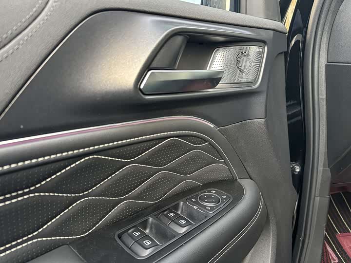 Фото 9 - Tank 300