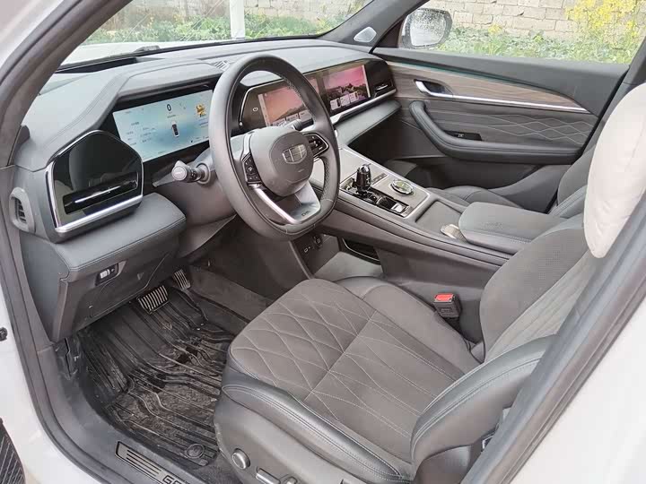 Фото 8 - Geely Monjaro