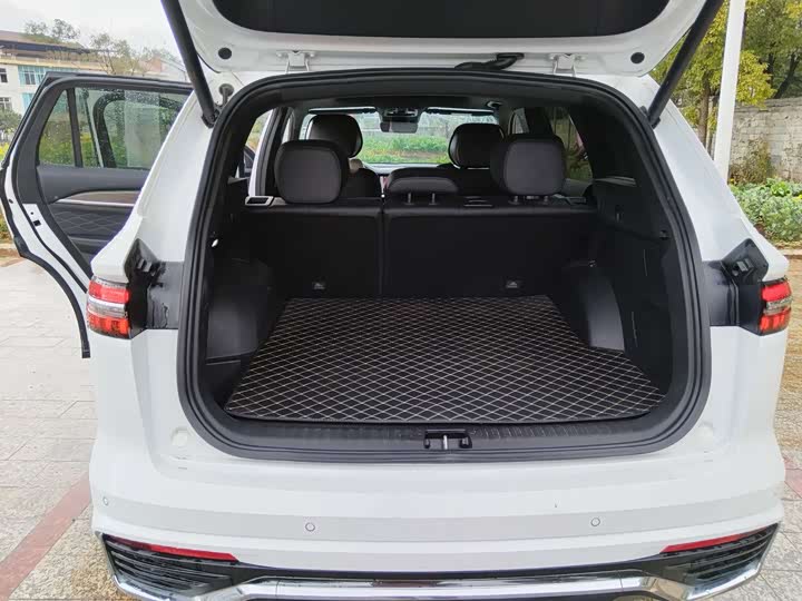 Фото 9 - Geely Monjaro