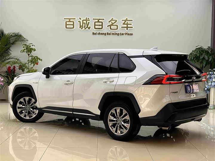 Фото 7 - Toyota Wildlander