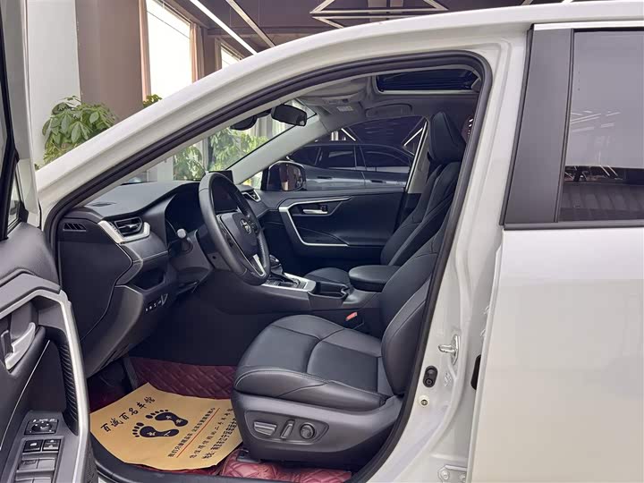 Фото 9 - Toyota Wildlander