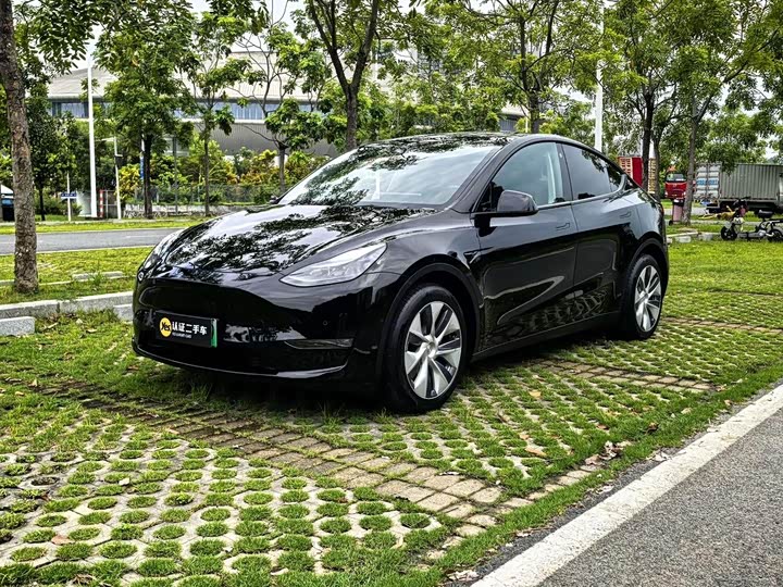 Фото 1 - Tesla Model Y
