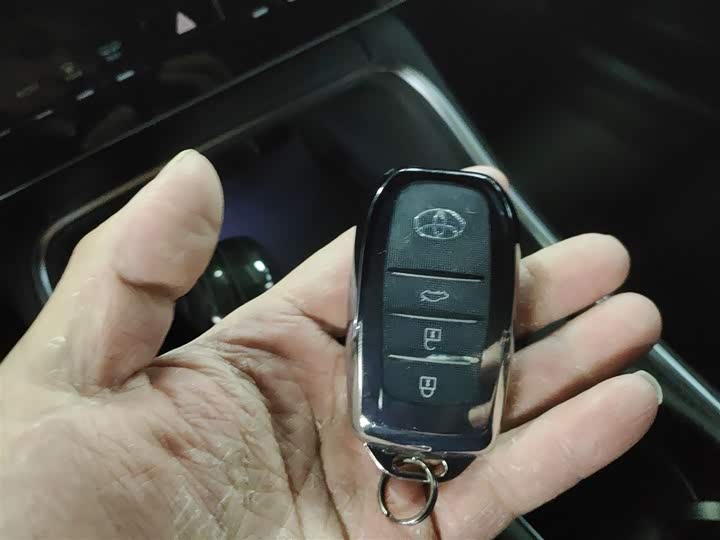 Фото 9 - Toyota Avalon