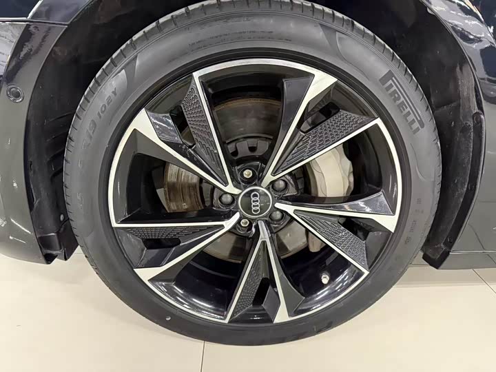 Фото 5 - Audi A6L