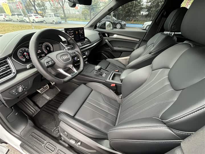 Фото 6 - Audi Q5L