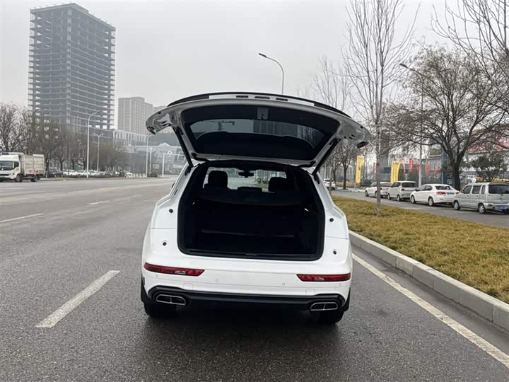 Фото 8 - Audi Q5L