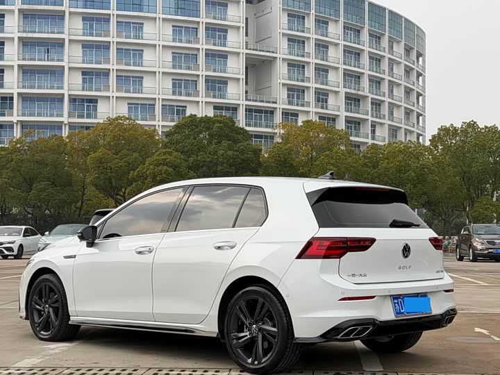 Фото 3 - Volkswagen Golf