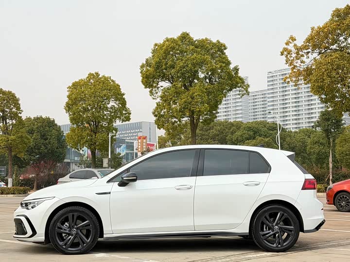 Фото 7 - Volkswagen Golf