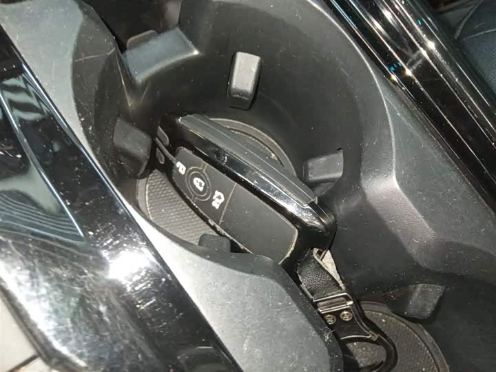 Фото 9 - Ford Explorer