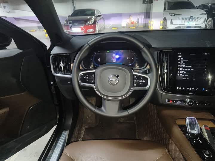 Фото 3 - Volvo S90