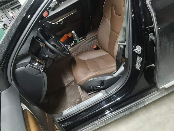 Фото 8 - Volvo S90