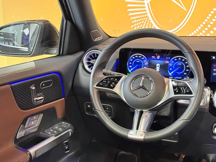 Фото 8 - Mercedes-Benz EQB