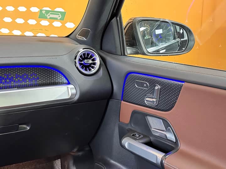 Фото 9 - Mercedes-Benz EQB