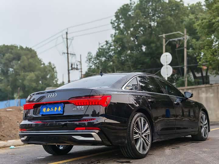 Фото 4 - Audi A6L
