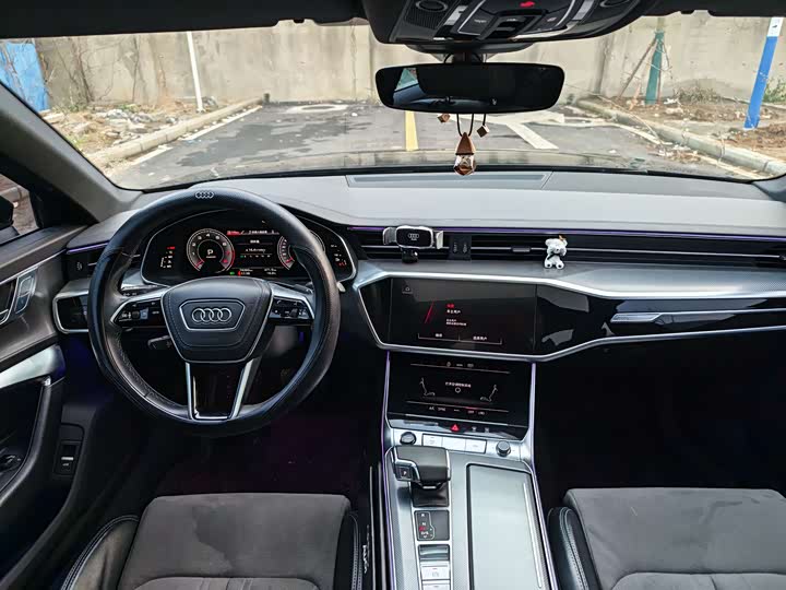 Фото 7 - Audi A6L