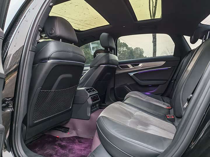 Фото 9 - Audi A6L