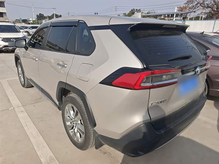 Фото 5 - Toyota Wildlander