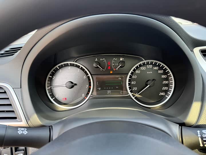 Фото 4 - Nissan Sylphy