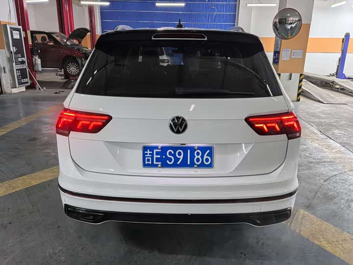 Фото 5 - Volkswagen Tiguan L Pro