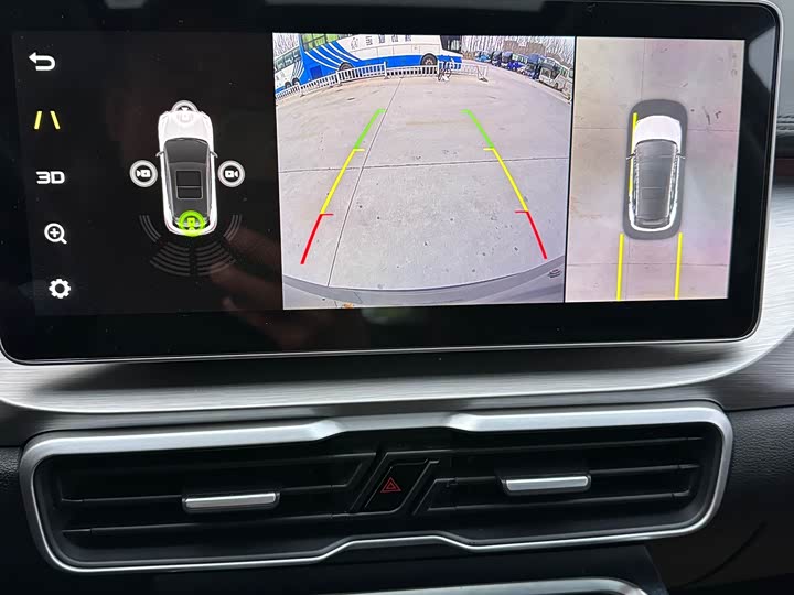 Фото 9 - Geely Coolray