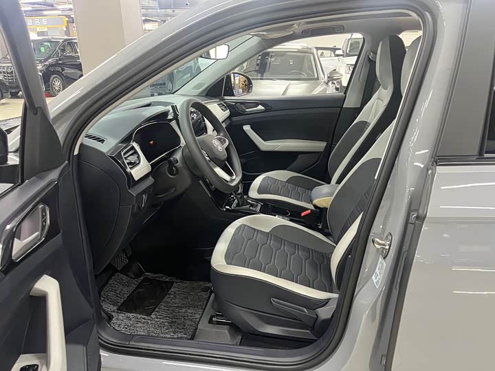 Фото 7 - Volkswagen Tharu