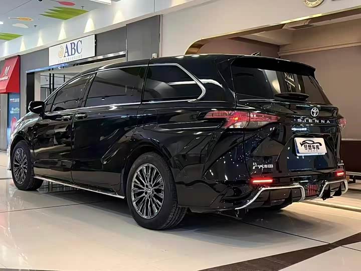 Фото 7 - Toyota Sienna