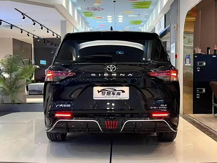 Фото 8 - Toyota Sienna