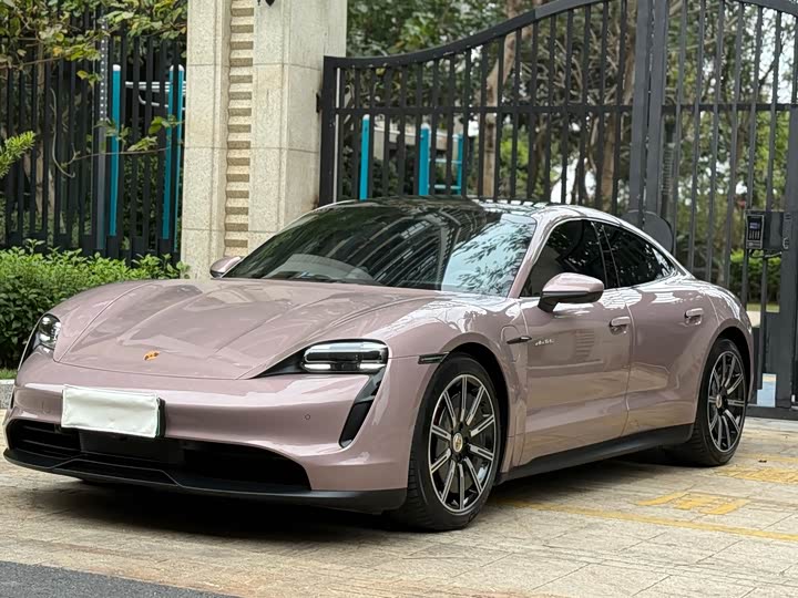 Фото 1 - Porsche Taycan