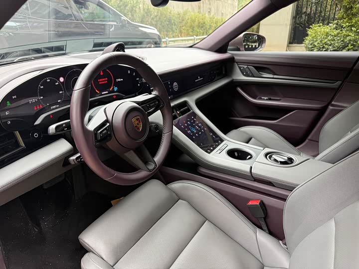 Фото 7 - Porsche Taycan