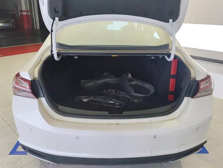 Фото 4 - Chevrolet Malibu XL