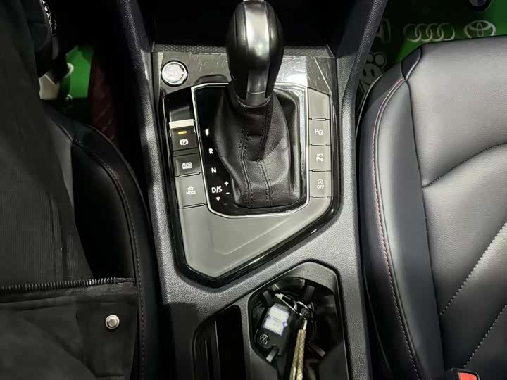 Фото 8 - Volkswagen Tharu