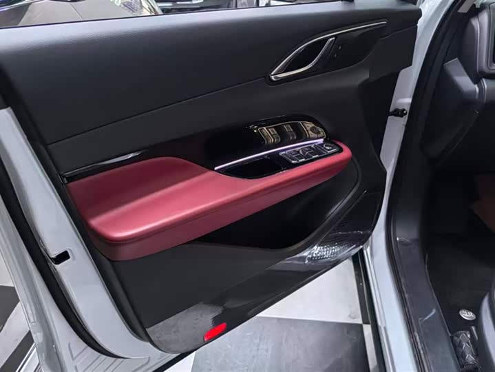 Фото 7 - Hongqi HS3