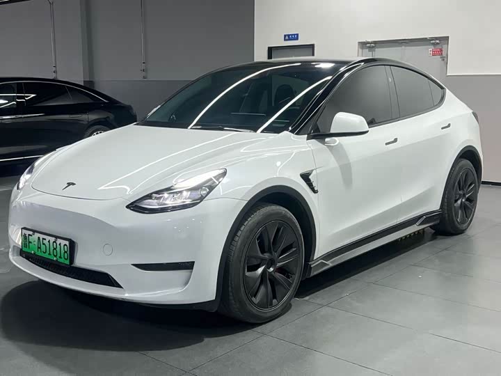 Фото 1 - Tesla Model Y