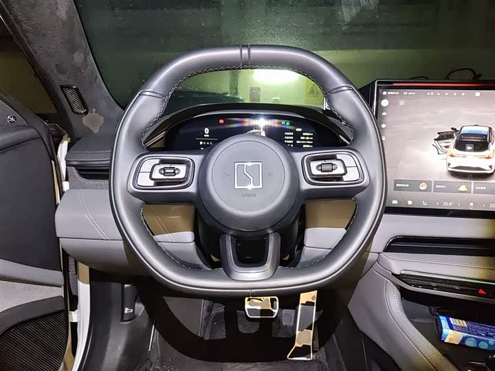 Фото 3 - Zeekr 001