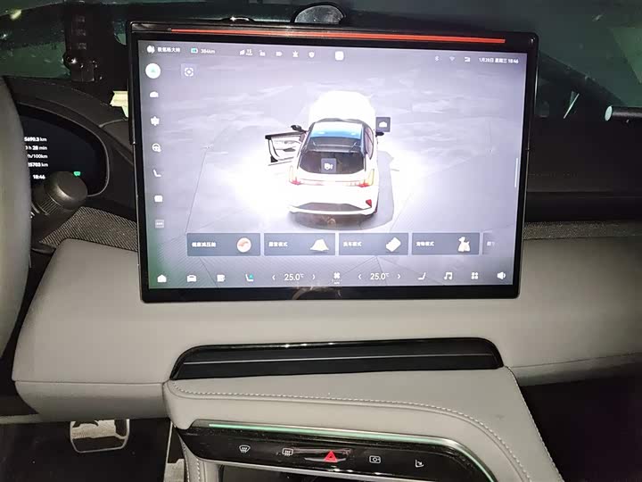 Фото 6 - Zeekr 001