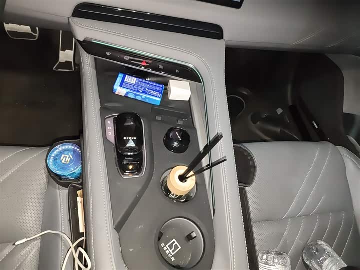 Фото 7 - Zeekr 001