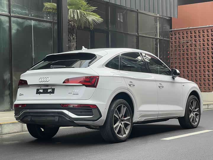 Фото 5 - Audi Q5L Sportback