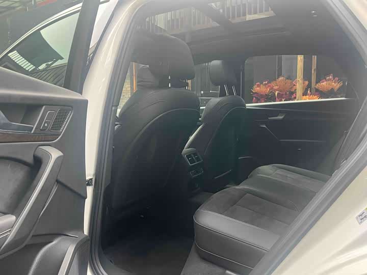 Фото 9 - Audi Q5L Sportback