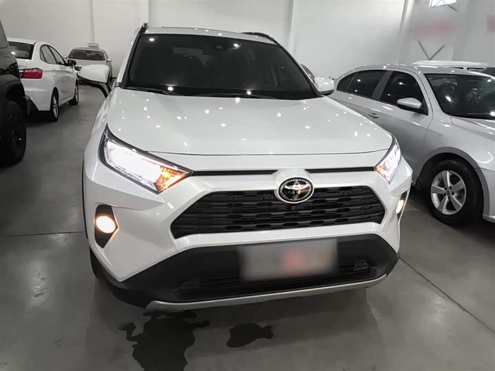 Фото 3 - Toyota RAV4