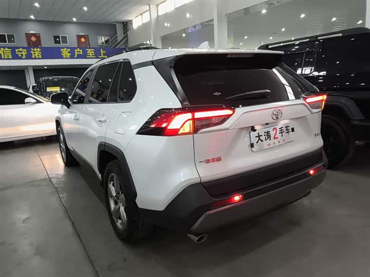 Фото 5 - Toyota RAV4