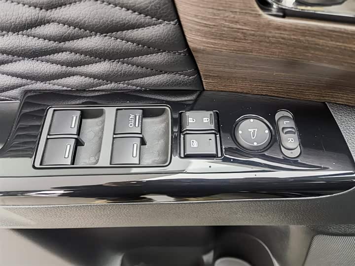 Фото 9 - Honda Odyssey