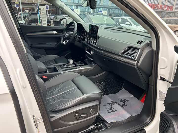 Фото 6 - Audi Q5L